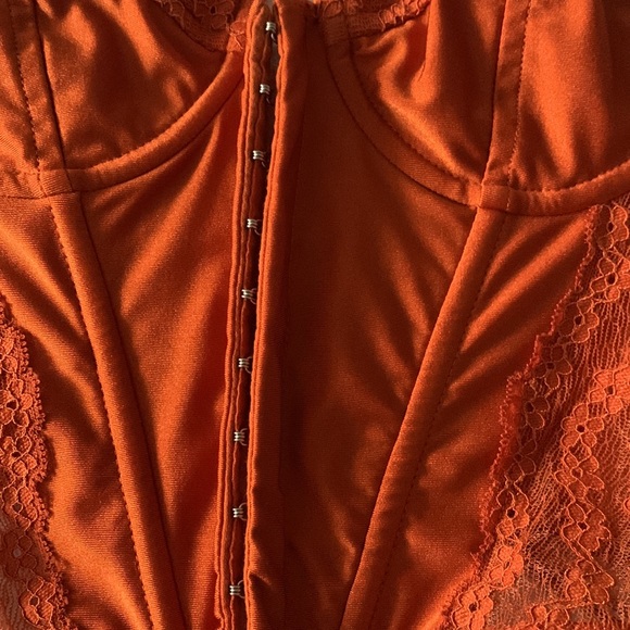 edikted corset top - Picture 4 of 6